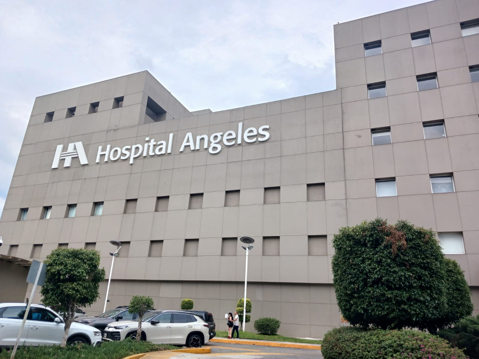 Fachada del Hospital Ángeles, donde se ubica el consultorio